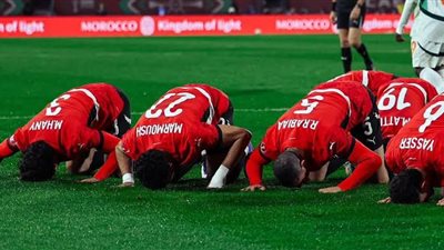 بعد تكرار سجود لاعبي منتخب مصر.. الإفتاء توضح حكم سجود الشكر دون وضوء