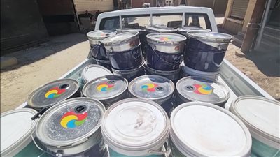 ضبط طن من البويات والدهانات منتهية الصلاحية بمحل غير مرخص بالأقصر