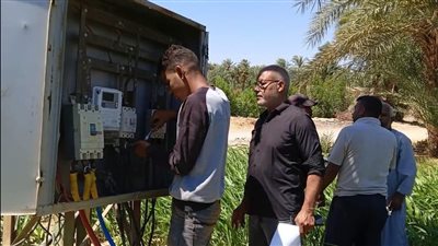 استجابة فورية للأهالي.. حل مشكلة ضعف الكهرباء وصيانة محول الكهرباء بالأقصر (صور)