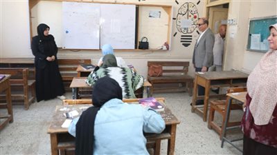 محافظ المنيا يتفقد عددًا من اللجان ويوجه بتوفير الأجواء المناسبة للطلاب 