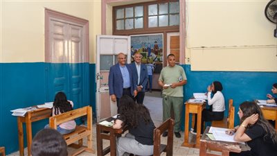 محافظ الإسكندرية يتفقد عدد من لجان الثانوية العامة 
