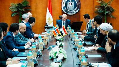 وزير الاستثمار مع سكاتك النرويجية