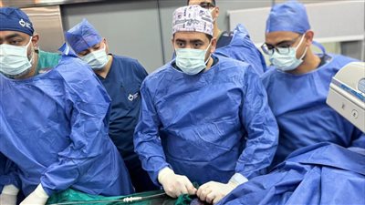 الخبير المصري الأسترالي جوزيف حنا يجري 13 تدخلًا جراحيا 