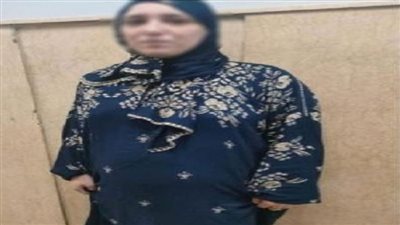 سيدة تعتدي على طفلها وتوثق الواقعة بالفيديو