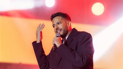 محمد حماقي يبكي متأثرًا بذكرى والده: أنا مفتقده دايمًا ووجوده كان أمان (فيديو)