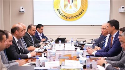 وزيرا الصناعة والعمل يبحثان تعزيز التعاون لتوفير العمالة الماهرة ودعم الاستثمار الصناعي