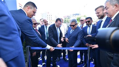 اللواء طارق مرزوق والأستاذ محمد بدير أثناء الافتتاح 