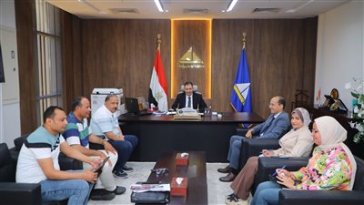 محافظ دمياط يناقش تغطية قرية الخياطة بخدمات الصرف الصحي وخطة تنفيذ المشروعات