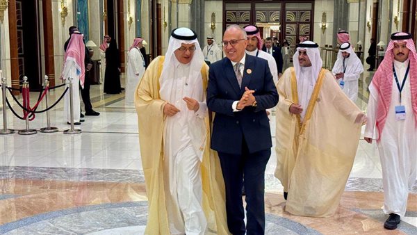 وزير الموارد المائية والري يصل إلى جدة
