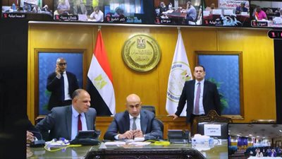 مدير تعليم القاهرة تتابع امتحانات الثانوية العامة من غرفة العمليات المركزية