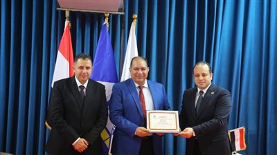محافظ دمياط يشيد بإبداع طلاب الهندسة ويؤكد دعم الابتكار وربط التعليم بالعمل