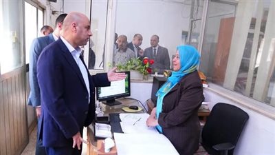 وزير العمل يتفقد إدارات الخدمات بمدينة نصر ويتابع اختبارات 350 فرصة عمل بالخارج