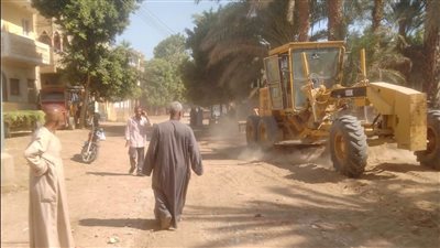 بالصور.. حملة موسعة لرفع كفاءة الشوارع لتيسير حركة المرور بالأقصر