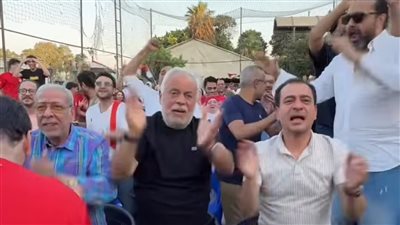 أشرف زكي ونجوم الفن يحتفلون بالهدف الأول لمصر في نادي نقابة المهن التمثيلية 