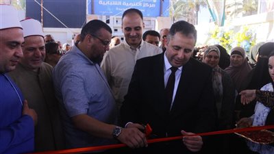  محافظ دمياط يشارك الأطفال فرحتهم خلال افتتاح مهرجان التسوق المجاني للأيتام