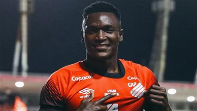 فلامنجو وكورينثيانز البرازيليان ينافسان الدوري السعودي علي مهاجم كولومبي