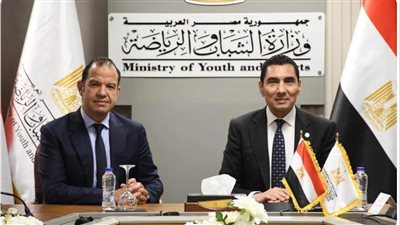  وزير الشباب والرياضة وسيف الوزيري