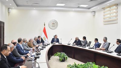 الدكتور عبد العزيز قنصوة يوجه : تكثيف القوافل الثقافية للمحافظات ومنح أولوية للمحافظات الحدودية بالتعاون مع الجامعات