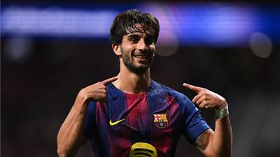 برشلونة يؤجل تجديد عقد فيران توريس.. وباريس سان جيرمان يترقب الموقف