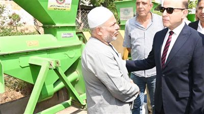 بالصور..محافظ الغربيةيُسلم 26مزارعًا فراطات الذرة مجانًا ويتفقد الخدمات الزراعية ومنافذ بيع السلع