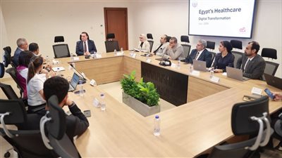 مساعد وزير الصحة يبحث مع “إي آند مصر” تعزيز التحول الرقمي