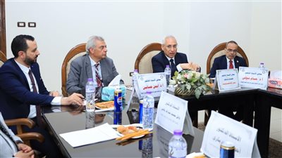 رئيس جامعة المنيا يترأس مجلس كلية طب الأسنان 