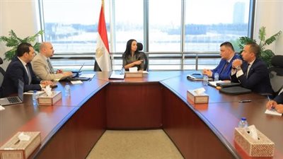 وزيرة التضامن تستعرض خطة تطوير صندوق دعم مشروعات الجمعيات الأهلية