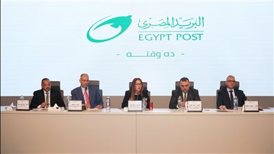 رئيس البريد والنقابة العامة للبريد خلال لقاء مفتوح 