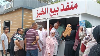 محافظ الدقهلية يتابع انتظام سير العمل بمخبز المحافظة الكبير ومنافذ بيع الخبز 