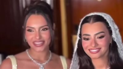 كارمن سليمان وشقيقتها فرح
