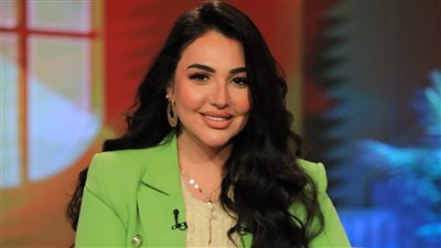 تعليق جريء من نهال طايل على لوك عمرو دياب الجديد