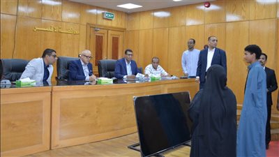 محافظ الأقصر يستمع لمطالب المواطنين ويوجه بحلول عاجلة للمشكلات الخدمية.. صور