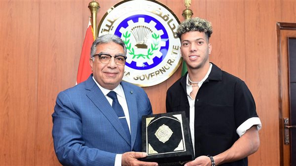 محافظ الدقهلية يستقبل نجم المنتخب الوطني اللاعب إمام عاشور و