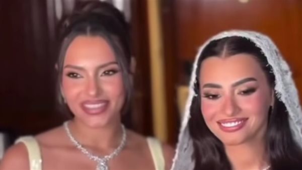 كارمن سليمان وشقيقتها فرح