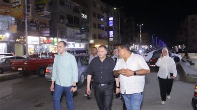 جولة مسائية لمحافظ دمياط بكفر سعد لمتابعة الانضباط ورفع الإشغالات وتحسين الخدمات