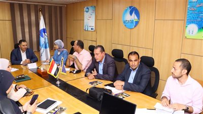 خلال اجتماع بشركة المياه.. محافظ دمياط يتابع مشروعات 