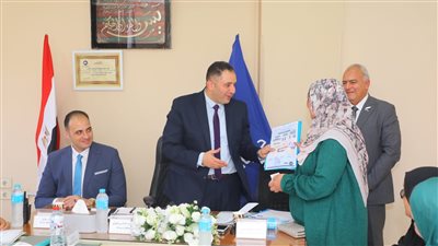 محافظ دمياط يلتقي أهالي السرو ويوجه بسرعة حل الشكاوى 