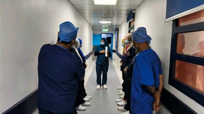 مستشفيات جامعة بنها تدرب الأطقم الطبية على أحدث بروتوكولات مكافحة العدوى
