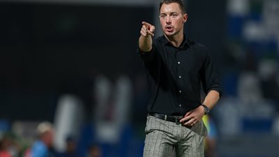 3 أيام حاسمة.. الأهلي السعودي يتفاوض مع مدرب برشلونة السابق
