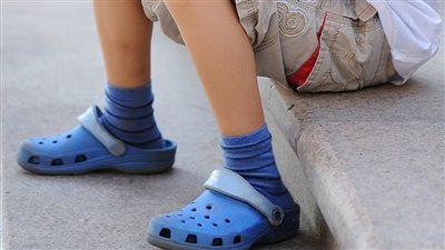 مخاطر لا تتوقعها من أحذية كروكس الشهيرة