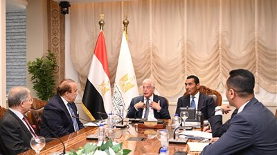 وزير الشباب والرياضة يشهد توقيع عقد استضافة مصر لكأس الدارتس