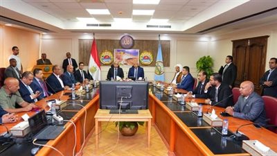 وزير العمل يسلم عقودًا لذوي الهمم في مطروح ويعلن التوسع في التدريب والتشغيل بالمحافظة