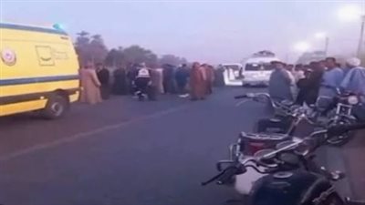 مصرع شخص في حادث تصادم سيارة بدراجة نارية أعلى الطريق الصحراوي بقنا