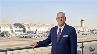  مجدي إسحق يكرم عاملين بشركة ميناء القاهرة الجوي لإنقاذهما حياة طفل ابتلع لسانه بمطار القاهرة 