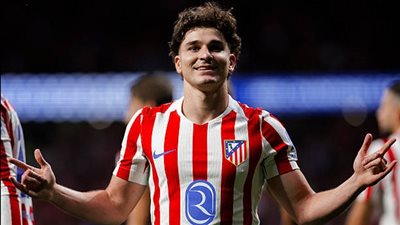 أتلتيكو مدريد يحسم موقف جوليان ألفاريز.. رسالة واضحة إلى برشلونة