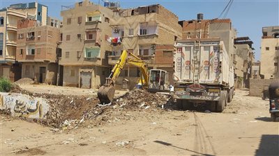 رفع ونقل 580 طنًا من المخلفات الصلبة ونواتج التطهير بالدقهلية