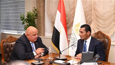 وزير الرياضة يلتقي بالرئيس التنفيذي لبنك saib لبحث تعزيز التعاون المشترك بين الجانبين