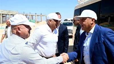 رئيس الوزراء يتفقد محطة القطار الكهربائي السريع