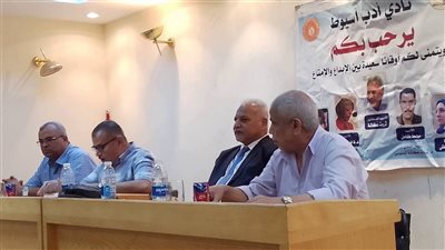 نادي أدب أسيوط يناقش المجموعة القصصية «زهر الرمان» للأديب الدكتور ثروت عكاشة