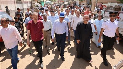 محافظ المنيا يتابع حركة النقل والمواصلات بموقف عطف حيدر 